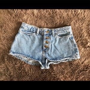 Highwaisted jean shorts